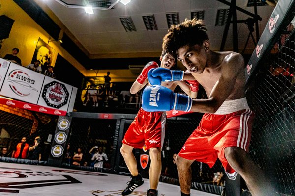 Comment les clubs de football peuvent-ils intégrer la gestion de la charge cognitive dans les programmes d'entraînement?