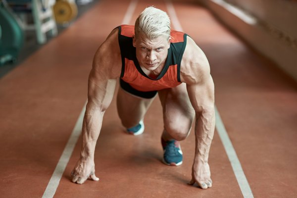 Quelle est la meilleure stratégie de renforcement musculaire pour les sprinters sur 200 mètres?