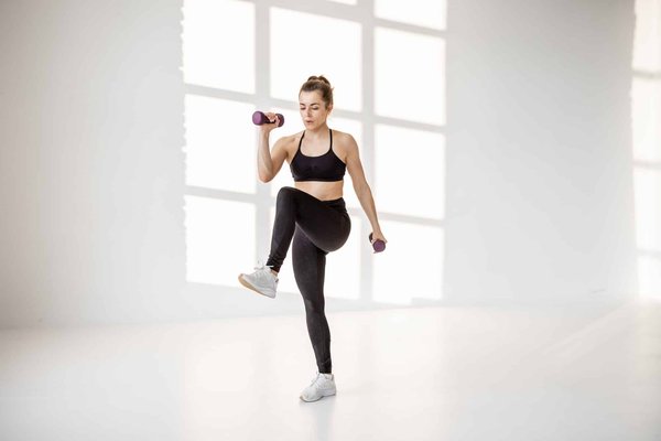 Quelle fréquence d'exercices cardio est conseillée pour les débutants en triathlon?